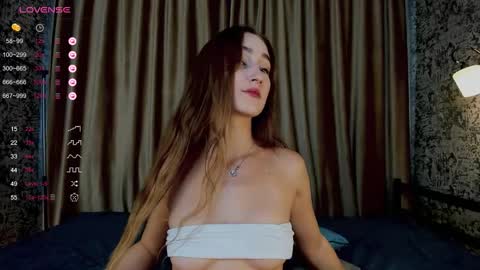 Mia online show from 09.23.25