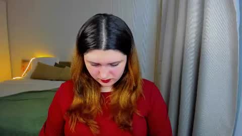 Snapshot of milenafiery chatting on 06.19.26 milenafiery online show from 06.19.26