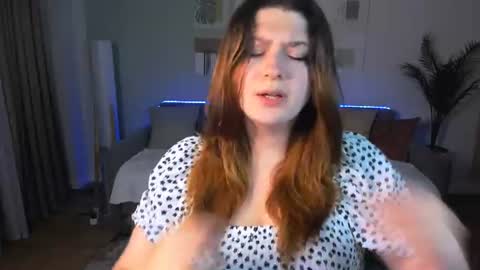Snapshot of milenafiery chatting on 07.04.26 milenafiery online show from 07.04.26
