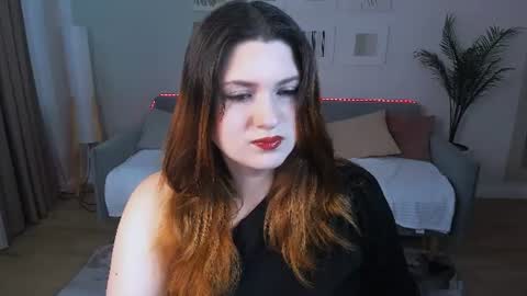 Snapshot of milenafiery chatting on 07.13.26 milenafiery online show from 07.13.26