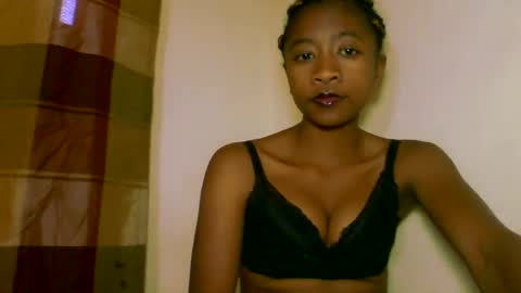 Snapshot of milennah chatting on 07.15.26 milennah online show from 07.15.26