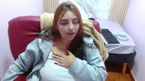 Snapshot of miley_clarck chatting on 06.18.26 Miley online show from 06.18.26