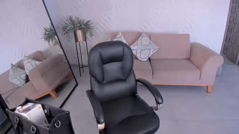 Miley Cruz  IG miley model23 online show from 10.11.25