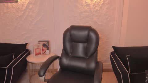 Miley Cruz  IG miley model23 online show from 03.04.26