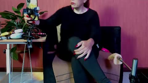 Snapshot of milf_sikiu chatting on 06.09.26 milf sikiu online show from 06.09.26