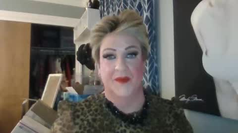 Snapshot of milf_ts_bitch chatting on 12.14.25 milf_ts_bitch online show from 12.14.25