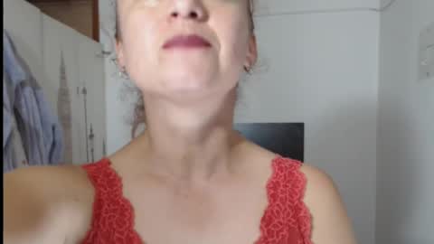 Snapshot of milf_valeria chatting on 05.04.26 Valeria online show from 05.04.26