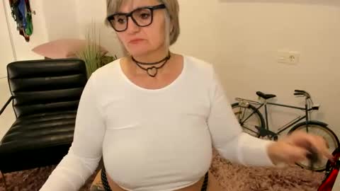 MilfElla online show from 02.04.25