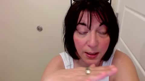 Snapshot of milfmonee chatting on 12.14.24 MILF Monee online show from 12.14.24