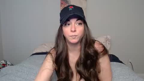 Snapshot of milfmonee chatting on 02.18.25 MILF Monee online show from 02.18.25