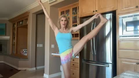 Snapshot of milfyogi chatting on 07.15.26 milfyogi online show from 07.15.26