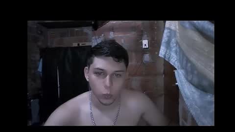 Snapshot of milk_boy25 chatting on 09.17.25 milk_boy25 online show from 09.17.25