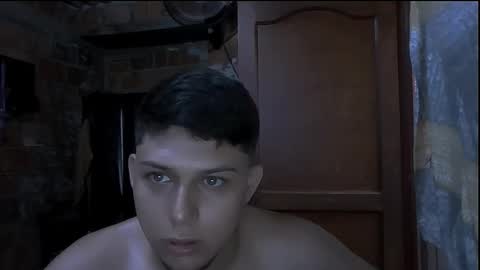 Snapshot of milk_boy25 chatting on 10.23.25 milk_boy25 online show from 10.23.25