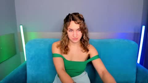 milkablond online show from 01.15.25