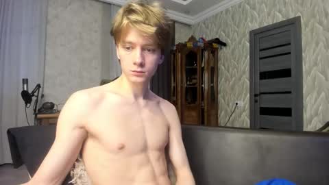 Snapshot of milkiwy chatting on 02.08.26 Isaac online show from 02.08.26