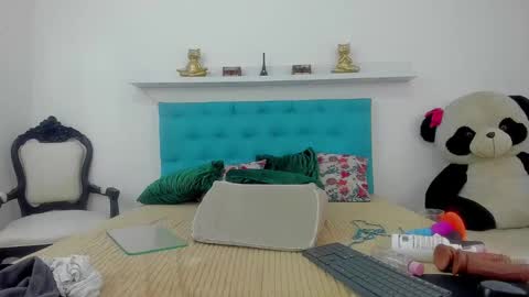 milky_emma online show from 03.12.25