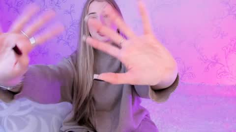 Vivian online show from 12.18.24