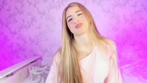 Vivian online show from 01.14.25