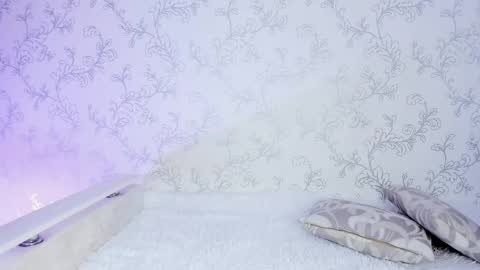 Vivian online show from 02.20.25