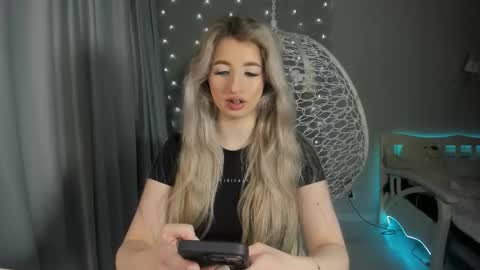 Vivian online show from 10.18.25