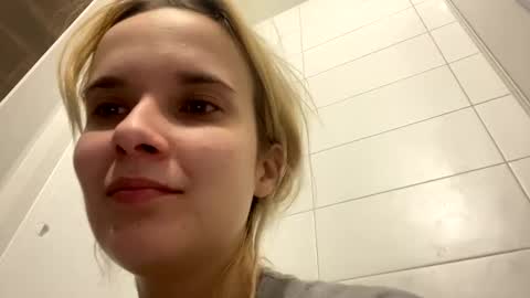 milkybaby269137 online show from 12.28.24