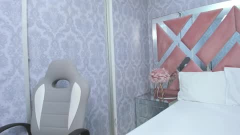 Sofia  online show from 11.18.25