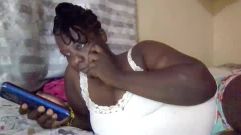Snapshot of milkyebony254 chatting on 12.05.25 milkyebony254 online show from 12.05.25