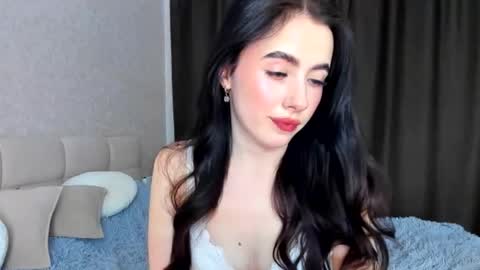 Snapshot of milla__moore chatting on 10.28.25 milla moore online show from 10.28.25