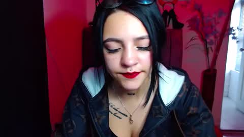 Snapshot of millacounisslosexanal chatting on 09.18.25 Violeta online show from 09.18.25