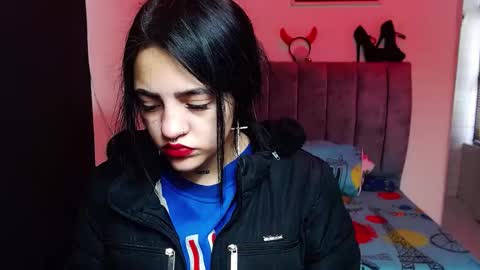Snapshot of millacounisslosexanal chatting on 10.08.25 Violeta online show from 10.08.25