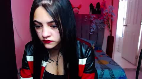 Snapshot of millacounisslosexanal chatting on 10.11.25 Violeta online show from 10.11.25
