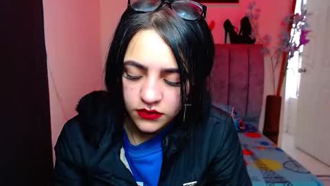 Snapshot of millacounisslosexanal chatting on 10.17.25 Violeta online show from 10.17.25