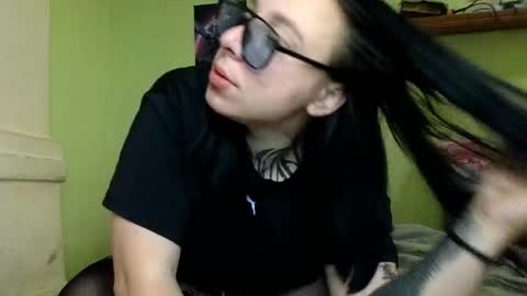 Snapshot of millasourrety chatting on 04.21.26 MillaSourretY online show from 04.21.26