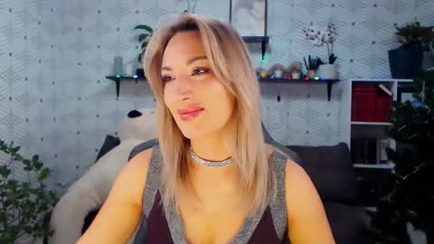 MillaXQueen online show from 12.14.25