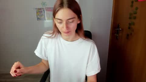 Snapshot of millie_lacroix chatting on 06.23.26 millie_lacroix online show from 06.23.26