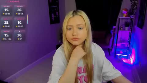 Snapshot of millie_vanillie chatting on 10.05.25 Millie online show from 10.05.25