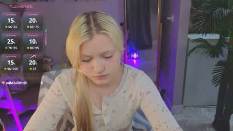 Snapshot of millie_vanillie chatting on 10.10.25 Millie online show from 10.10.25