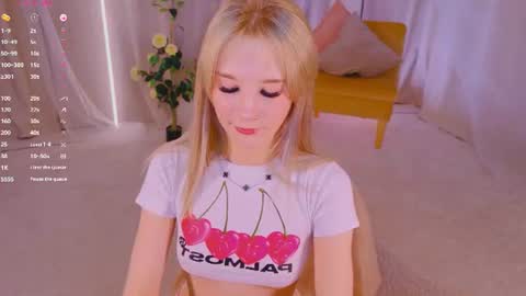 Snapshot of milliebraun chatting on 07.18.26 Millie online show from 07.18.26