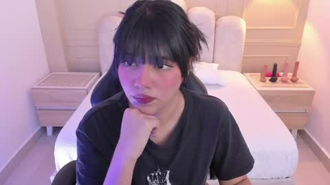 Snapshot of millyevans1 chatting on 04.22.26 millyevans1 online show from 04.22.26