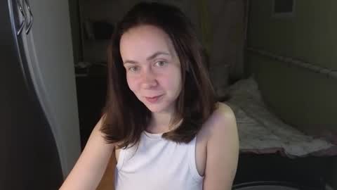 Snapshot of milora_ chatting on 09.29.25 Mila online show from 09.29.25
