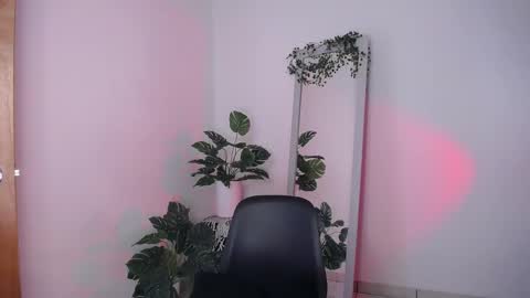 Mily Ortiz online show from 12.18.25