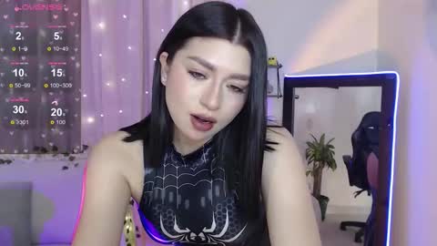 Snapshot of mily_thomson_b chatting on 10.31.25 Mily online show from 10.31.25