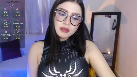 Snapshot of mily_thomson_b chatting on 05.15.26 Mily online show from 05.15.26