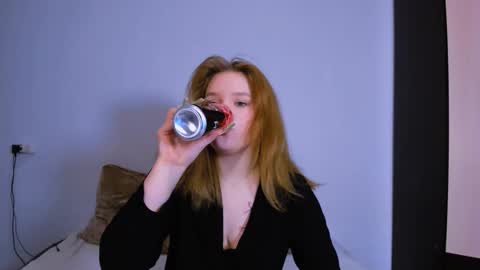 hi Im Mina  online show from 12.17.25