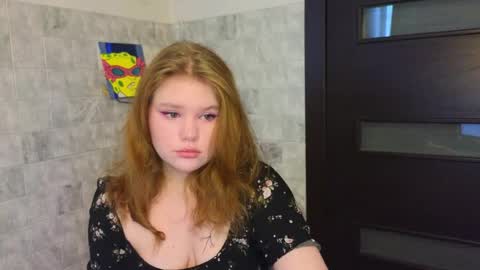Snapshot of mina27372 chatting on 05.01.26 hi Im Mina online show from 05.01.26
