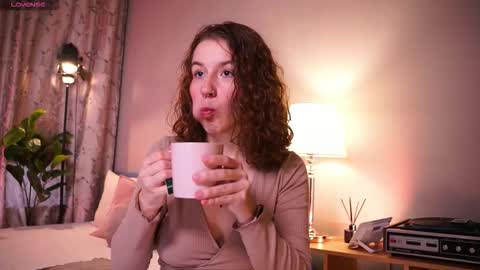 Snapshot of mind__game chatting on 09.14.25 Frances Next streams Thu Fri Sat 8am - 4pm GMT3 online show from 09.14.25