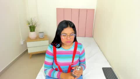 Snapshot of mindy_claker chatting on 05.06.26 Mindy online show from 05.06.26