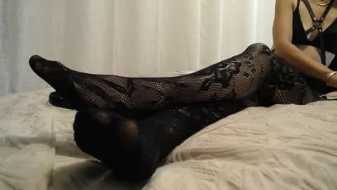 Snapshot of mindyourmanners_ chatting on 10.10.25 mindyourmanners_ online show from 10.10.25