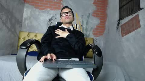 Minho Reyes online show from 11.28.25