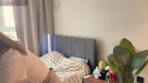Snapshot of minicleo chatting on 09.28.25 Cleo online show from 09.28.25